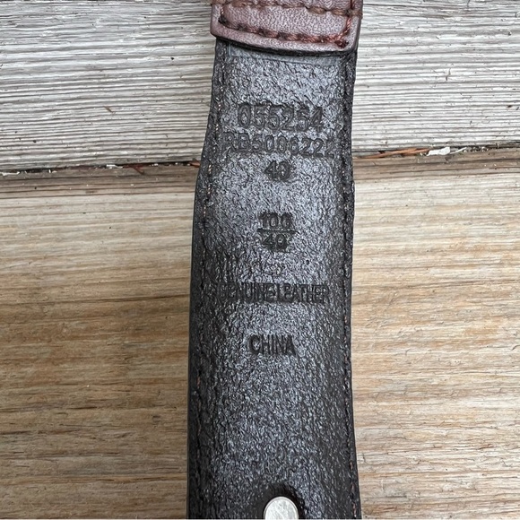 Genuine leather belt with silver metal Conchos. Size 40. - Picture 6 of 7